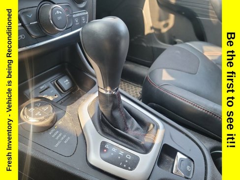 Used 2015 Jeep Cherokee Trailhawk w/ Cold Weather Group image 22