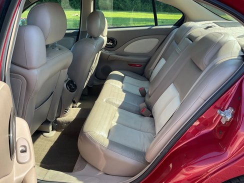 Used 2005 Pontiac Bonneville GXP image 42