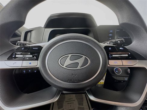 New 2025 Hyundai Elantra SE image 11