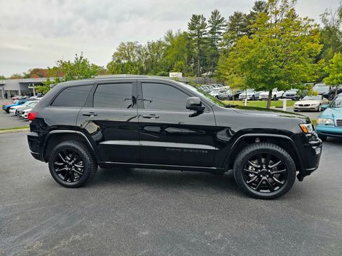Used 2021 Jeep Grand Cherokee Laredo X image 8