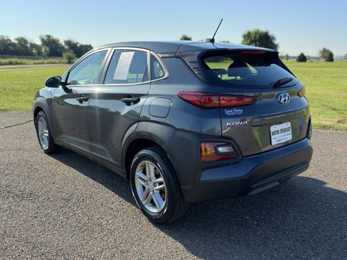 Used 2021 Hyundai Kona SE image 4