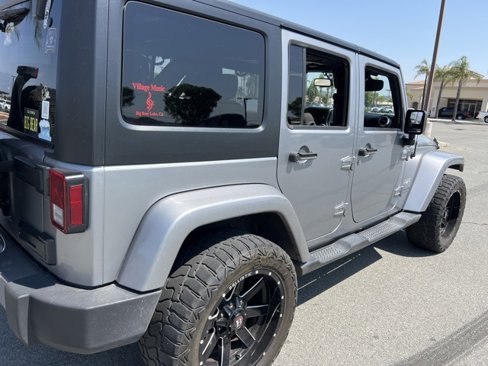 Used 2018 Jeep Wrangler Unlimited Sahara w/ Connectivity Group image 12