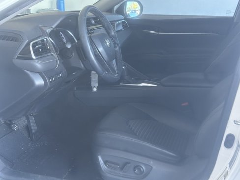 Used 2018 Toyota Camry SE image 18