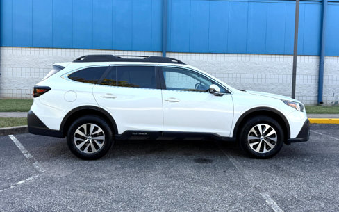 Used 2022 Subaru Outback Premium image 4