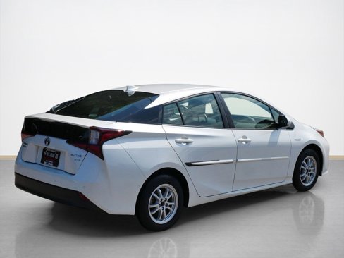 Used 2019 Toyota Prius XLE image 3