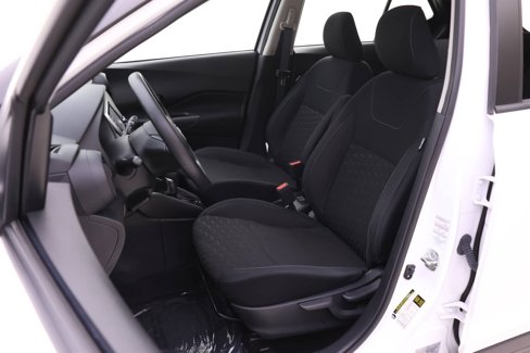 Used 2022 Nissan Kicks S image 4
