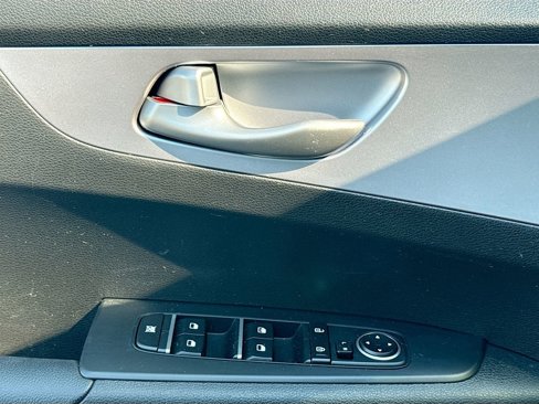 Used 2024 Kia Forte LXS image 17