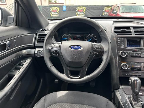 Used 2019 Ford Explorer XLT image 27