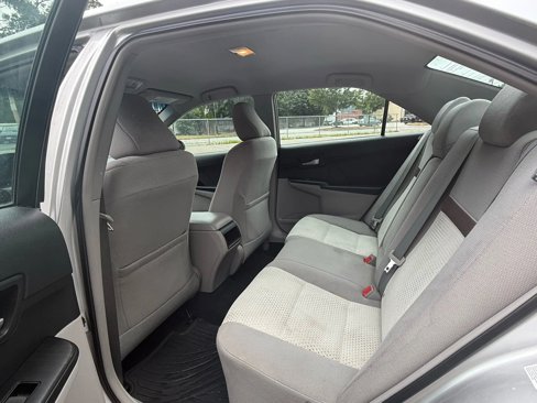Used 2012 Toyota Camry L image 15