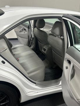 Used 2010 Toyota Camry image 10