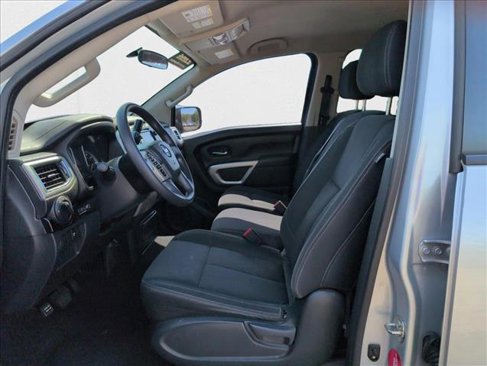 Used 2019 Nissan Titan SV image 15