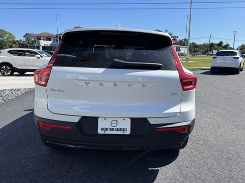 New 2026 Volvo XC40 B4 Core w/ Protection Package image 4