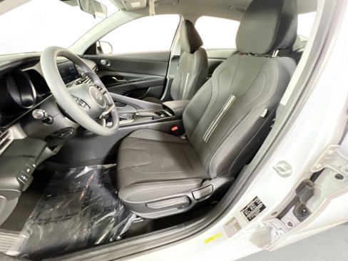 Used 2023 Hyundai Elantra SEL image 19