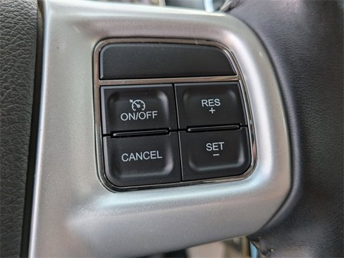 Used 2014 Chrysler Town & Country Touring image 18