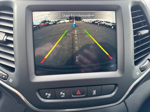 Used 2023 Jeep Cherokee Altitude Lux image 20