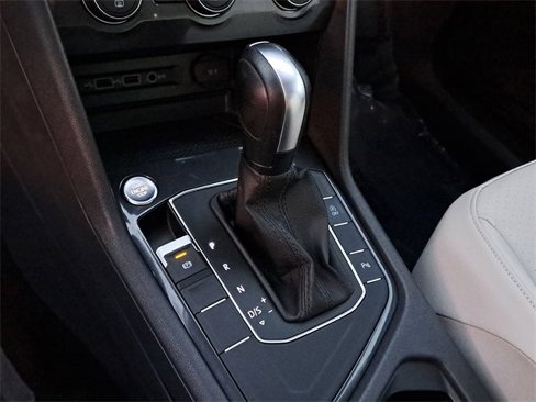 Used 2020 Volkswagen Tiguan SEL image 30