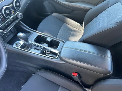 Used 2024 Nissan Sentra SV image 39
