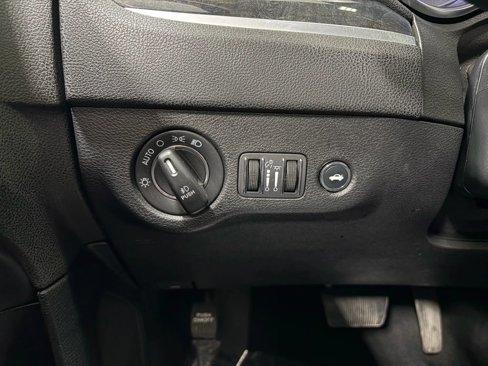 Used 2019 Chrysler 300 Limited image 39