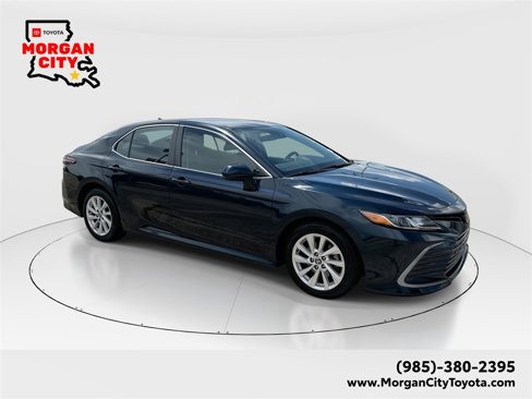 Used 2021 Toyota Camry LE image 1