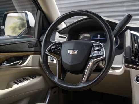 Used 2020 Cadillac Escalade Luxury image 32