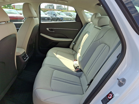 Certified 2023 Hyundai Sonata Limited w/ Preferred Accessory Package image 10