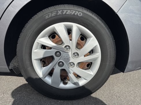 Used 2018 Hyundai Elantra SE image 13