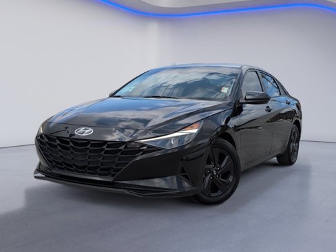 Used 2023 Hyundai Elantra SEL image 2