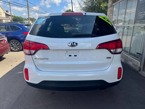 Used 2015 Kia Sorento LX image 4