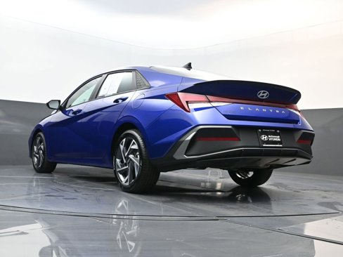Certified 2025 Hyundai Elantra Sport image 25