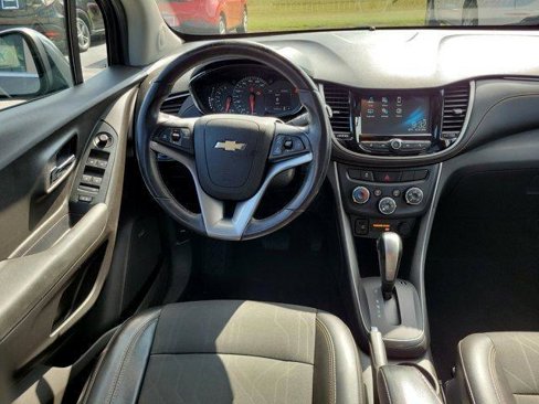 Used 2017 Chevrolet Trax LT w/ Sun & Sound Package image 13