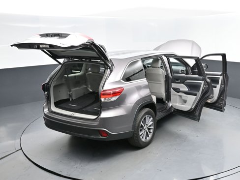 Used 2019 Toyota Highlander XLE image 17