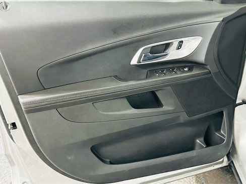 Used 2017 Chevrolet Equinox LS image 23
