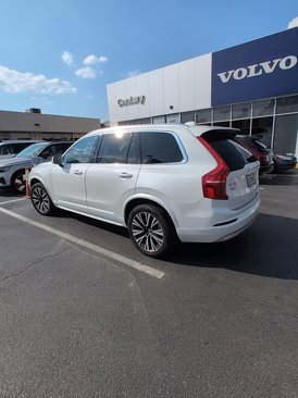 Used 2022 Volvo XC90 T6 Momentum w/ Advanced Package image 3