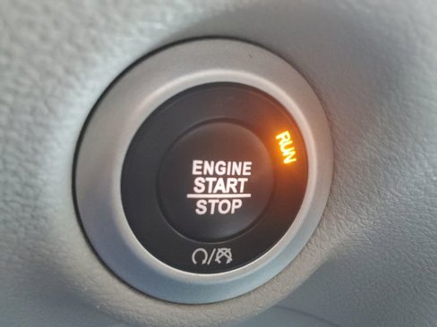 Used 2022 Chrysler Voyager LX image 25