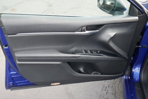 Used 2018 Toyota Camry LE image 11