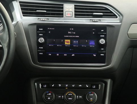 Used 2019 Volkswagen Tiguan SE image 19