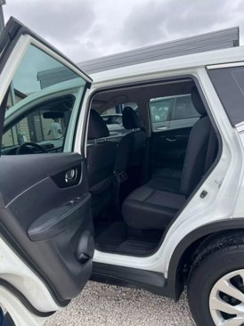 Used 2018 Nissan Rogue S image 3
