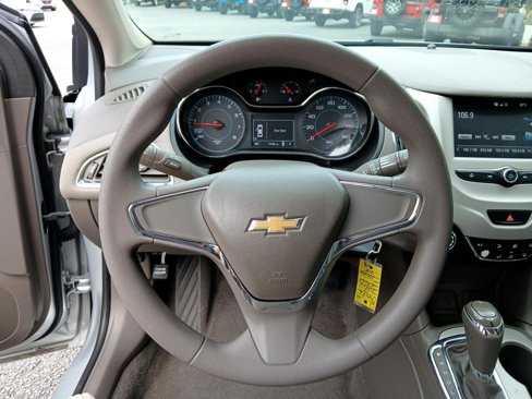 Used 2017 Chevrolet Cruze LS image 22