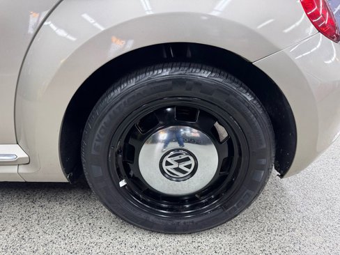 Used 2013 Volkswagen Beetle 2.5 image 30