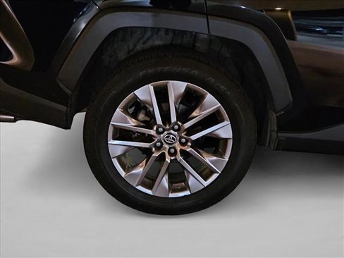 Used 2020 Toyota RAV4 XLE Premium image 24