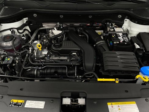 New 2025 Volkswagen Taos SE image 10