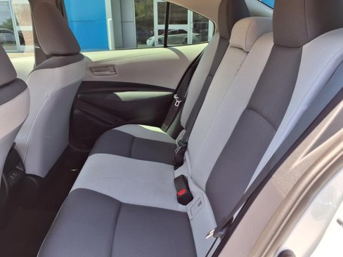 Used 2025 Toyota Corolla LE image 34