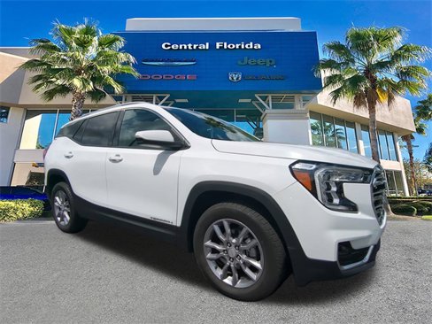 Used 2024 GMC Terrain SLT image 2
