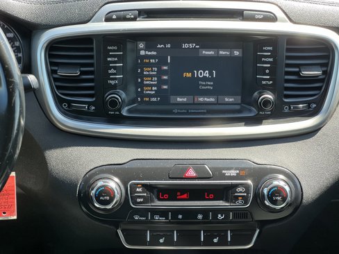 Used 2019 Kia Sorento LX w/ LX Convenience Package image 17