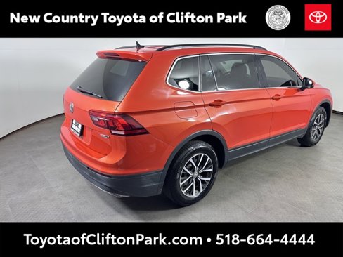 Used 2019 Volkswagen Tiguan SE w/ Panoramic Sunroof Package image 3