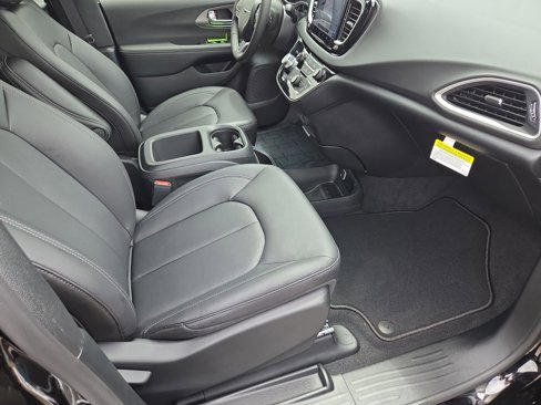 New 2026 Chrysler Voyager LX image 41