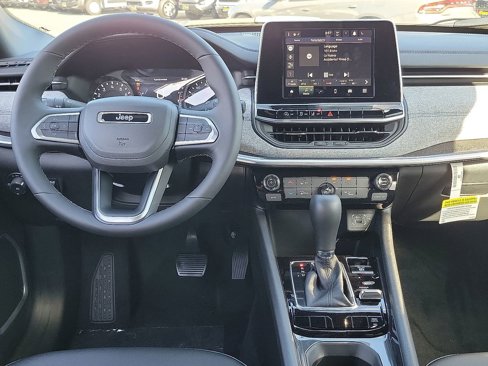 New 2025 Jeep Compass Latitude image 4