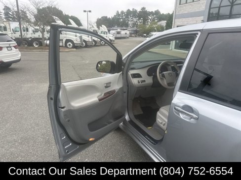 Used 2014 Toyota Sienna XLE image 12