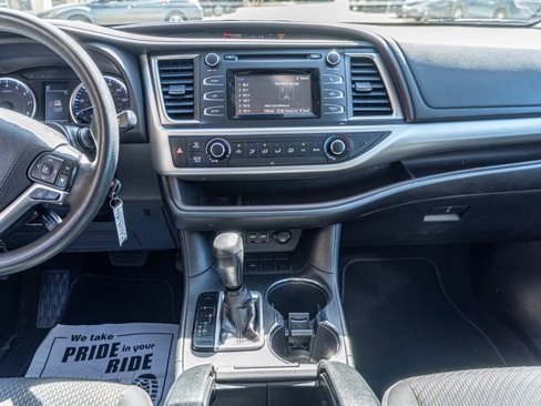 Used 2019 Toyota Highlander LE image 11