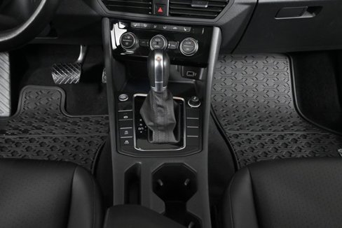 Certified 2019 Volkswagen Jetta SEL image 17